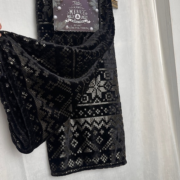 3/$20 💥  Have A Holly Jolly Merry Christmas Black Gold Foil Plush Throw Blanket - Picture 6 of 17